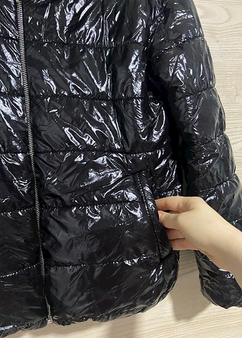 Siyah Parlak Fermuarlı Kadın mont - Görsel 3