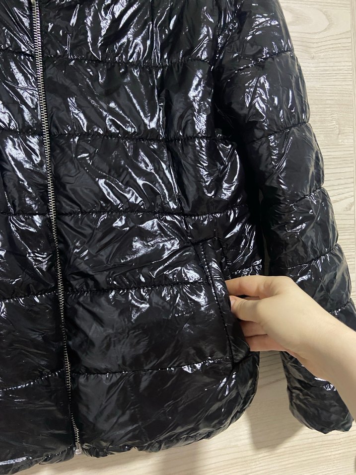 Siyah Parlak Fermuarlı Kadın mont - Görsel 3