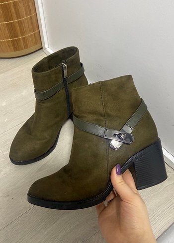 Haki Süet Tokalı Kadın Bot - Görsel 3