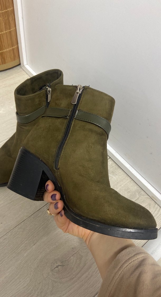 Haki Süet Tokalı Kadın Bot - Görsel 4