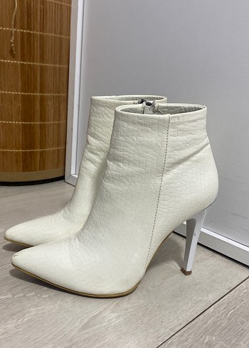Beyaz Yılan Derisi Desenli Stiletto Topuklu Bot - Görsel 2