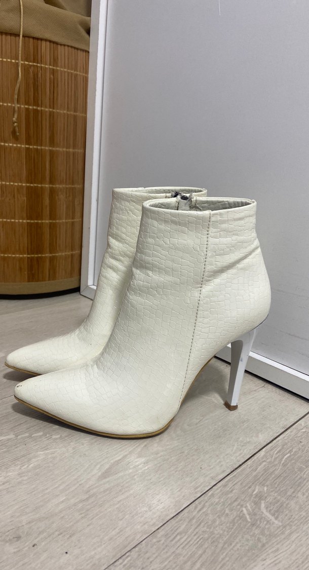 Beyaz Yılan Derisi Desenli Stiletto Topuklu Bot - Görsel 2