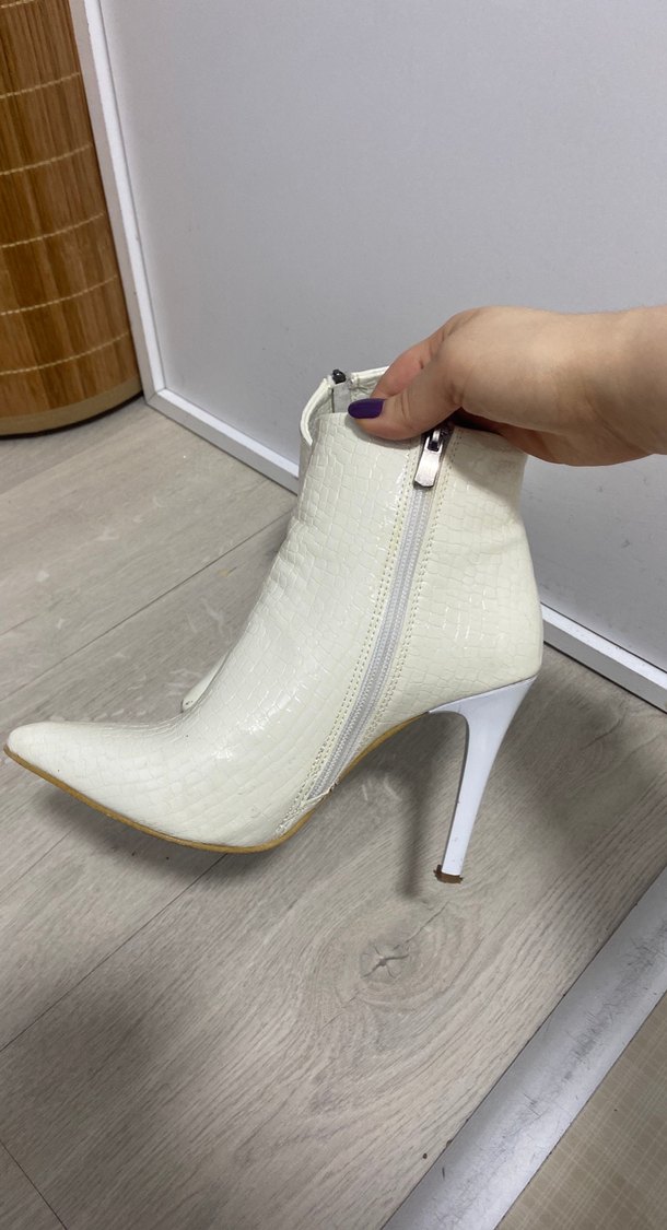 Beyaz Yılan Derisi Desenli Stiletto Topuklu Bot - Görsel 3