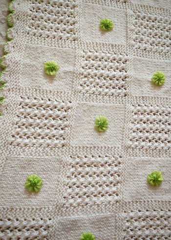 Beyaz Yeşil Detaylı Örgü Bebek Battaniyesi - Görsel 2