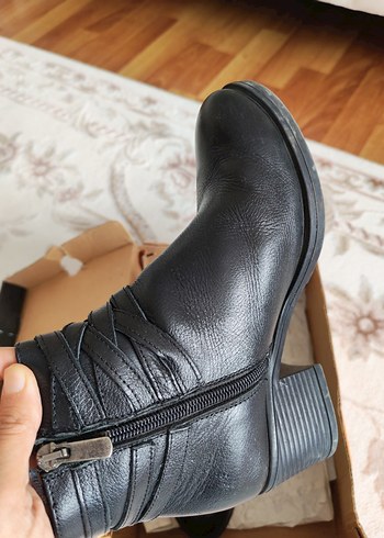 Tokalı Siyah Deri Kadın Topuklu Bot - Görsel 3