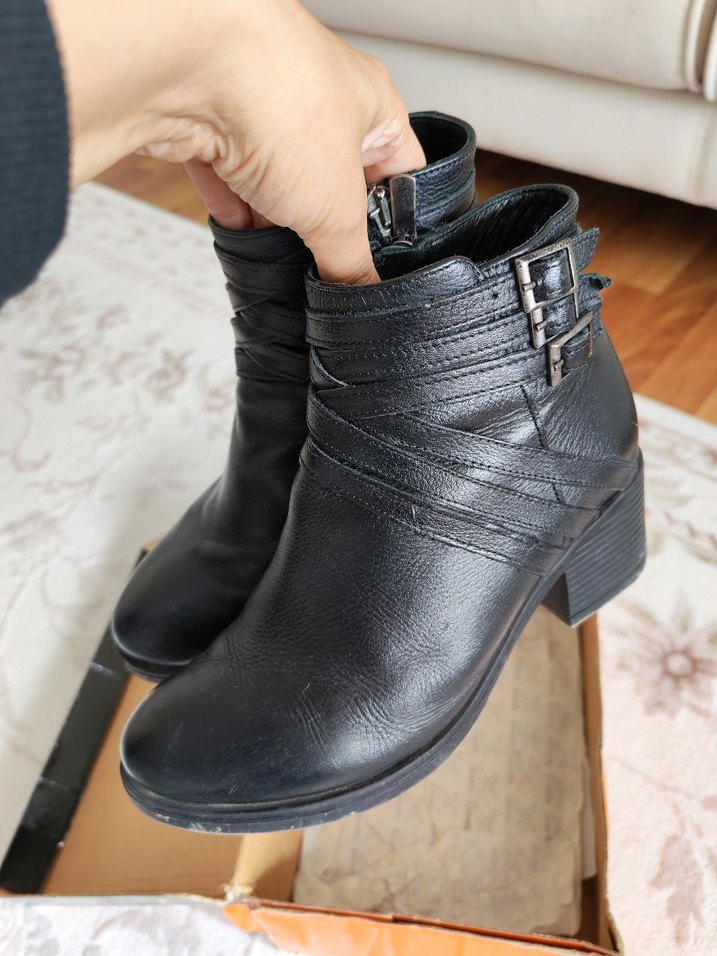 Tokalı Siyah Deri Kadın Topuklu Bot - Görsel 2