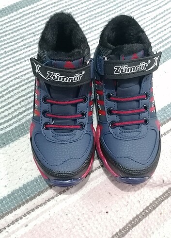 Erkek çocuk bot - Görsel 3