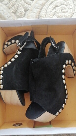 Twist Twist platform topuklu süet zımbalı sandalet