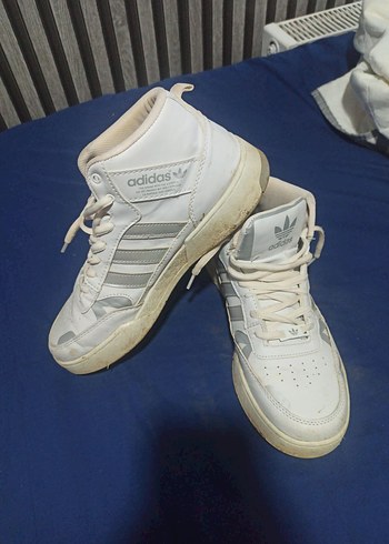 adidas Beyaz Gri Bağcıklı Spor Ayakkabı