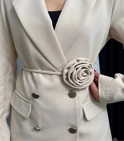 42 Beden Roses gül kemerli ikili blazer takım