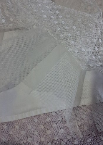 LC Waikiki Kız Çocuk Beyaz Fırfırlı Nakışlı Elbise