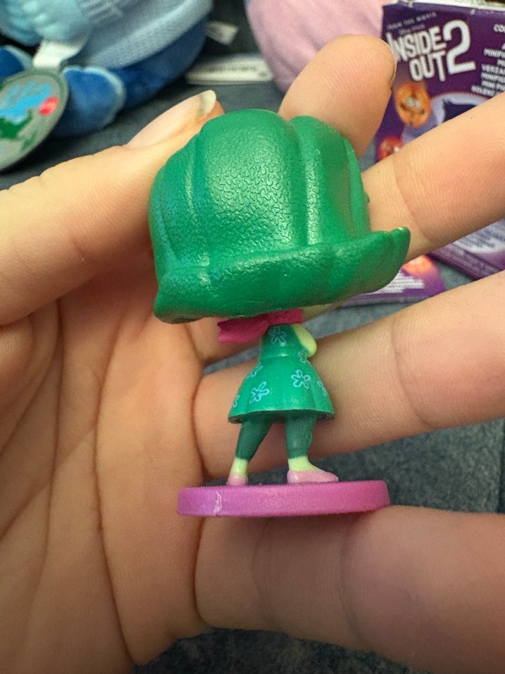 inside out 2 tiksinti - disgust figür - Görsel 3
