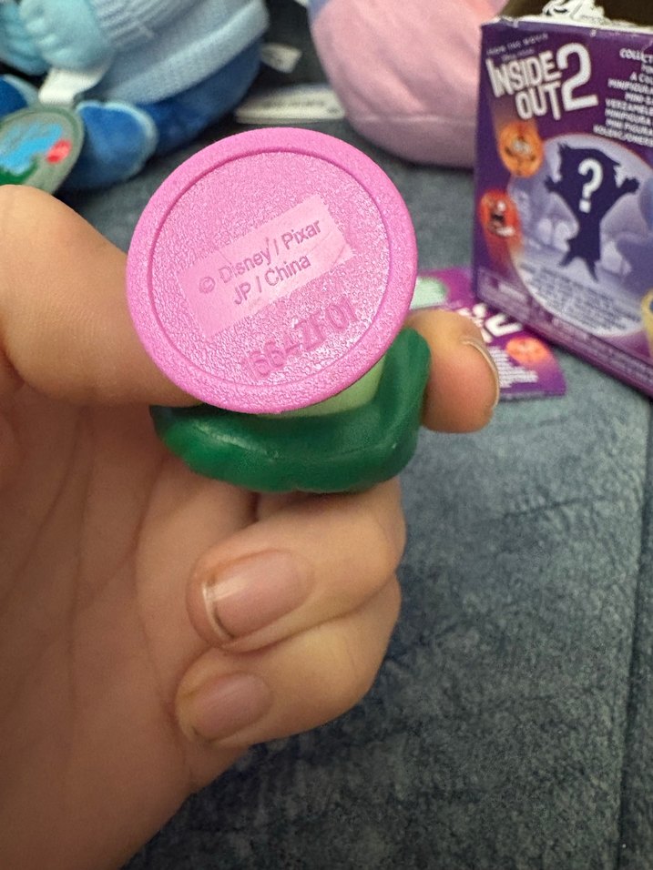 inside out 2 tiksinti - disgust figür - Görsel 4