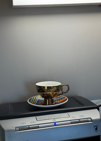 Altın Renkli Fincan ve Renkli Tabak Seti - Görsel 2