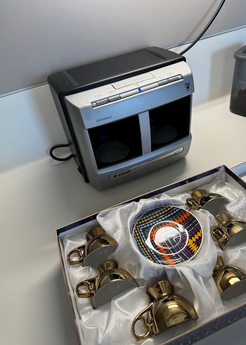 Altın Renkli Fincan ve Renkli Tabak Seti - Görsel 3