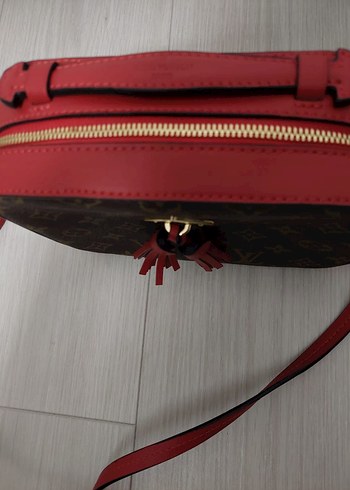 Beden Kırmızı Püsküllü ORİJİNAL Louis Vuitton Deri Çanta