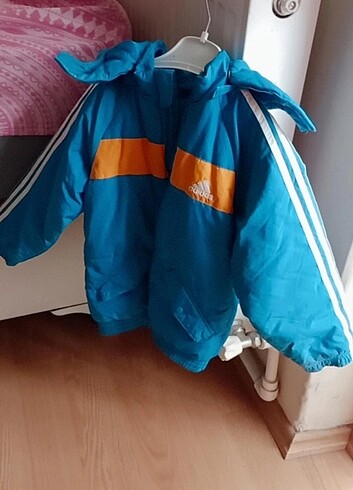 Adidas Çocuk mont sayılı giyildi 