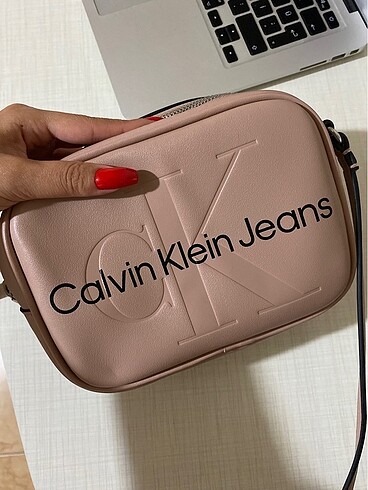  Beden CALVIN KLEIN CAMERA BAG