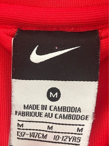 10 Yaş Beden Nike 10-12 yaş eşofman üstü çok iyi durumda