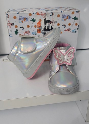 Kız Çocuk Gri Kelebek Detaylı Spor Ayakkabı - Görsel 2