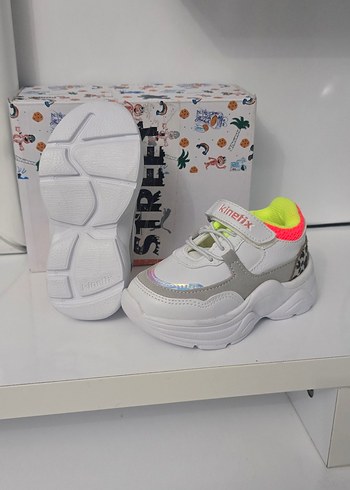 Kız Çocuk Beyaz Renkli Cırt Cırtlı Spor Ayakkabı - Görsel 4