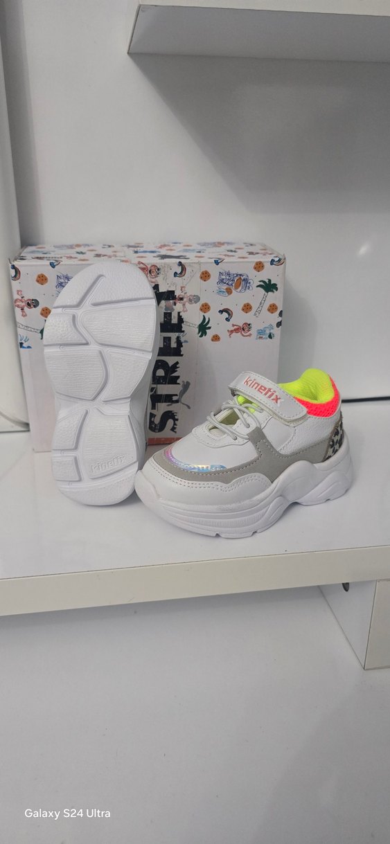 Kız Çocuk Beyaz Renkli Cırt Cırtlı Spor Ayakkabı - Görsel 4