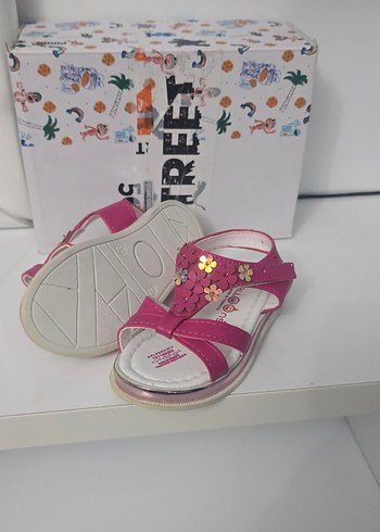 Çiçekli Tokalı Pembe Kız Sandalet - Görsel 2