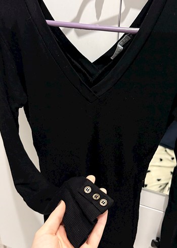 Düğmeli Siyah V Yaka Kadın Triko - Görsel 4