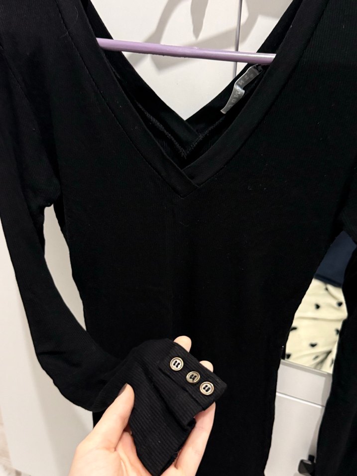 Düğmeli Siyah V Yaka Kadın Triko - Görsel 4