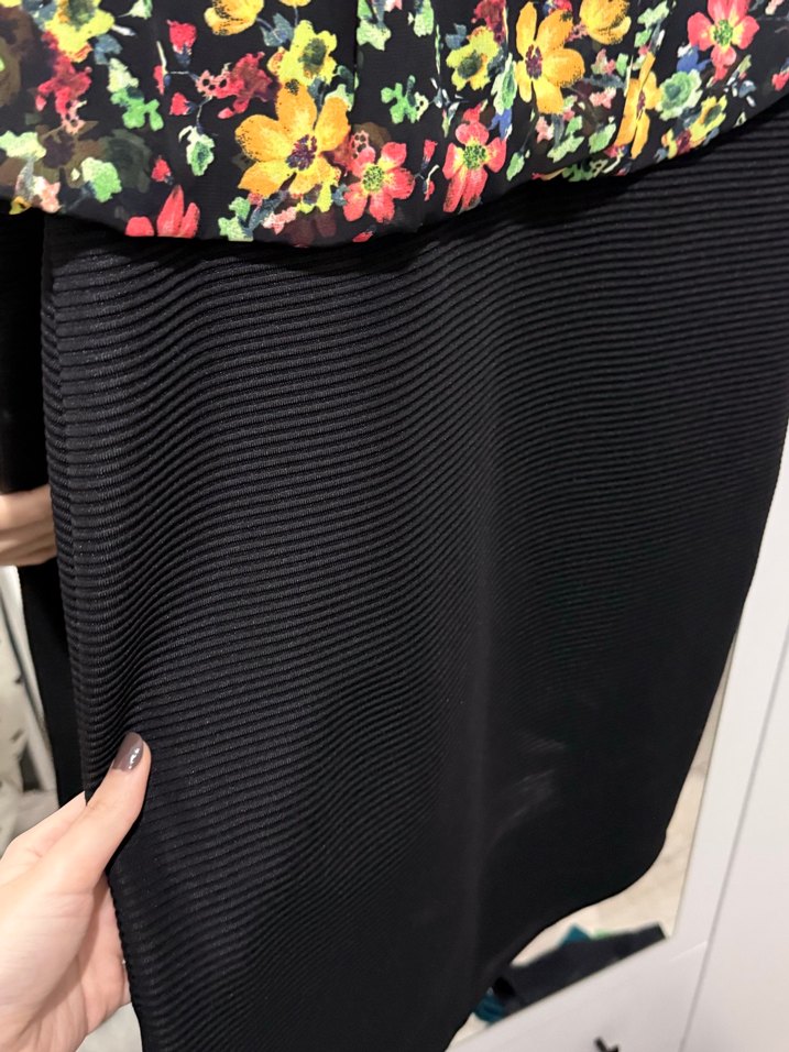 Çiçek Desenli Piliseli Midi Elbise - Görsel 3