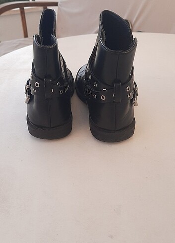 32 Beden siyah Renk Zara Kız çocuk bootie siyah