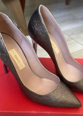 Altın Renkli Simli Yılan Desenli Stiletto İNCİ 37