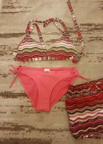 Bikini sortlu üçlü takım