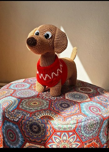 Renkli Kazaklı Kahverengi Örgü Köpek Oyuncak