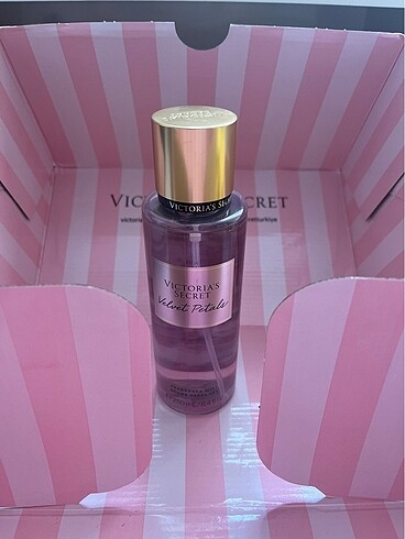 Victora?s Secret Velvet Petals