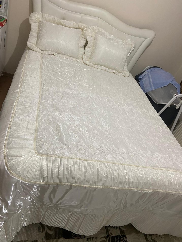 Parlak Beyaz Düz Yatak Örtüsü - Görsel 2