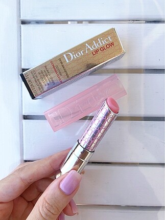 Dior lip glow 001 pink