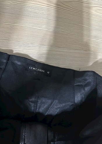 Kadın Siyah Deri Midi Şort - Görsel 2