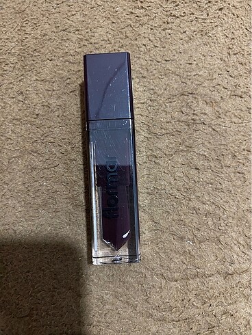 Beden mor Renk Flormar kiss me more ruj