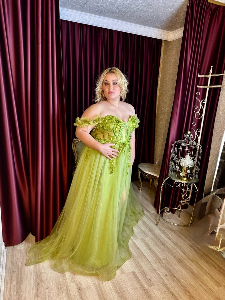 Yeşil Nakışlı Özel Dikim - Görsel 3