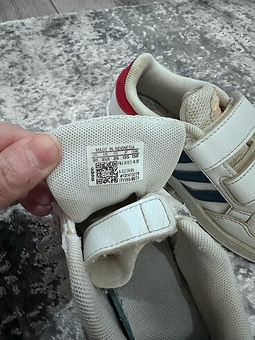 26 Beden beyaz Renk Adidas spor ayakkabı