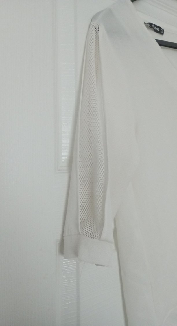 Beyaz V Yaka Kısa Kollu Salaş Bluz - Görsel 5