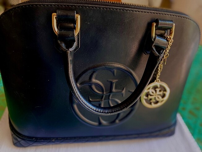 Guess siyah kol çantası