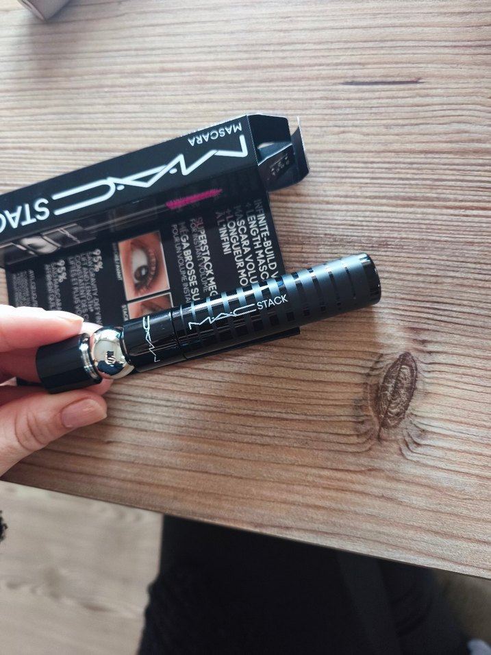 MAC Stack Siyah Maskara - Görsel 3