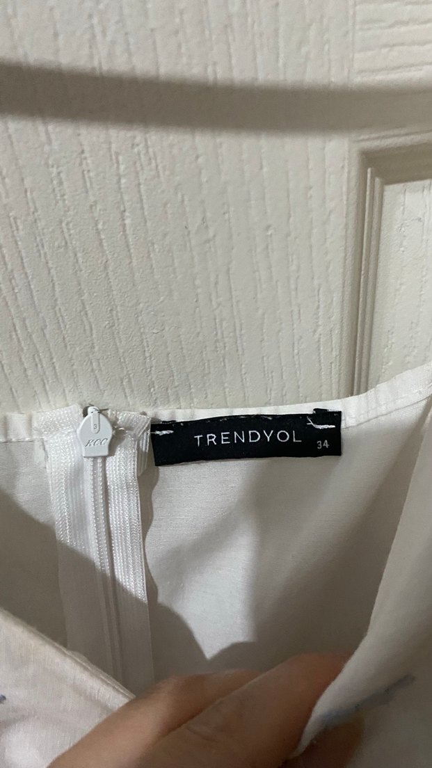 Nakışlı V Yakalı Midi Beyaz Elbise - Görsel 4