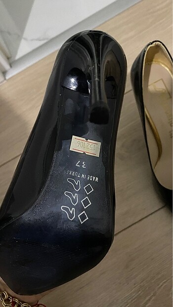 Siyah topuklu ayakkabı - Görsel 4