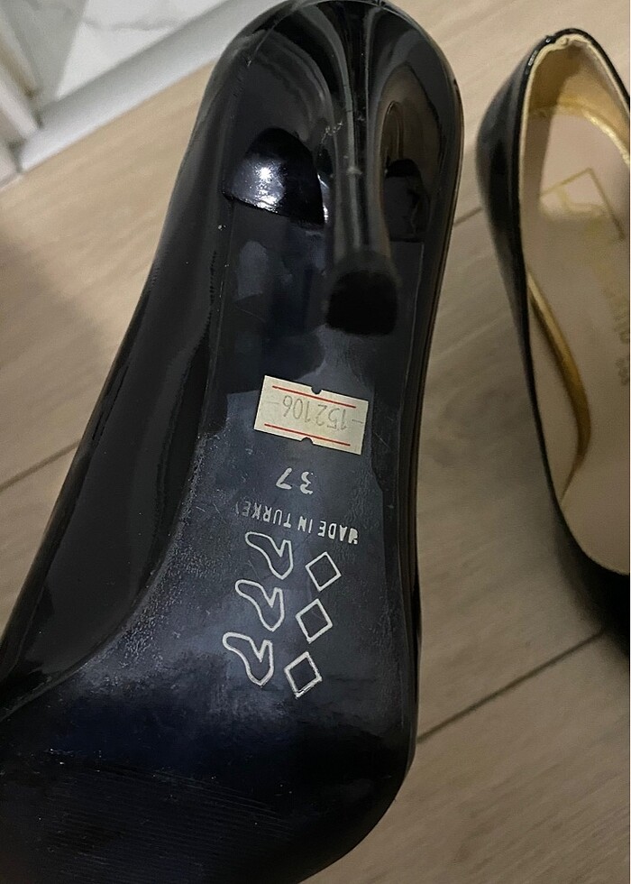 Siyah topuklu ayakkabı - Görsel 4