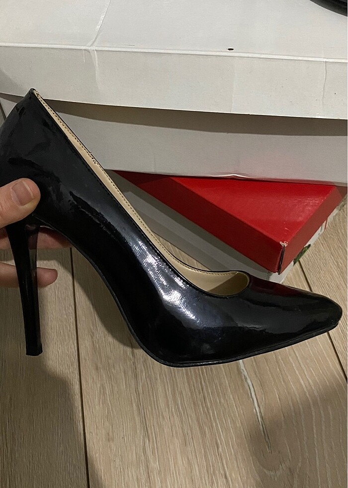 Siyah topuklu ayakkabı - Görsel 3