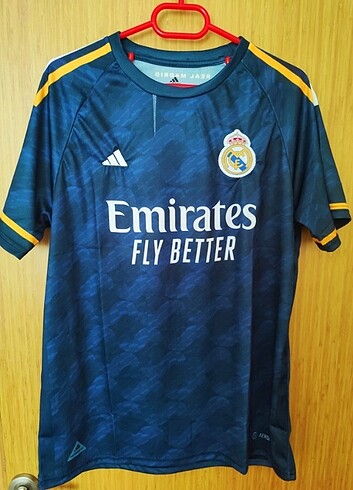 Adidas Real Madrid forması 