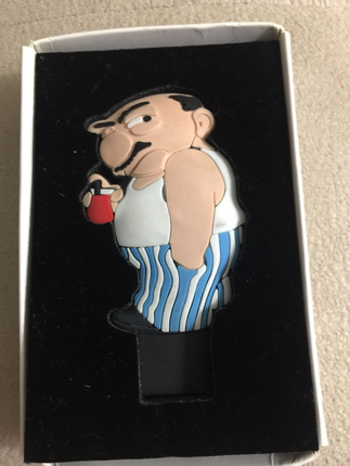 Kıllanan Adam Toshiba Usb Bellek